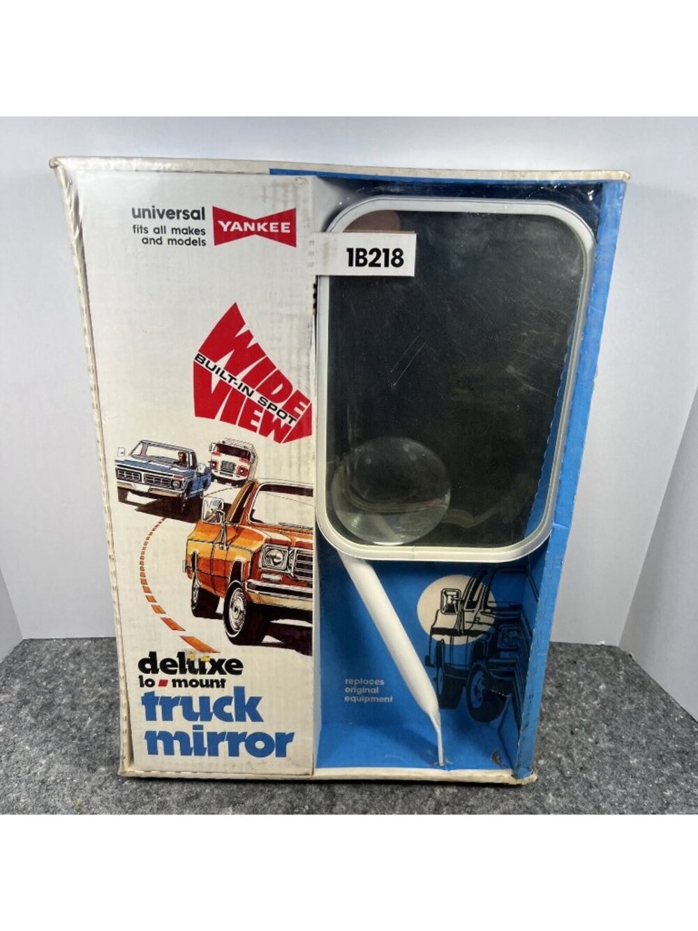 NOS Single Yankee Universal LO-MOUNT Truck Mirror 1B218 Built in Wide View